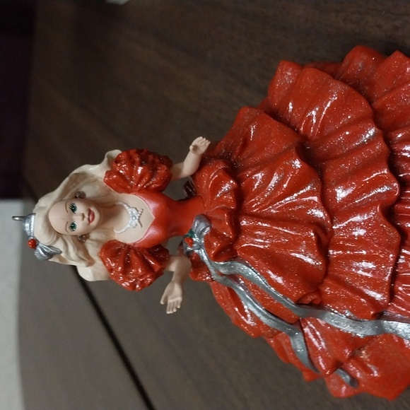 Hallmark Holiday Barbie - Picture 2 of 4